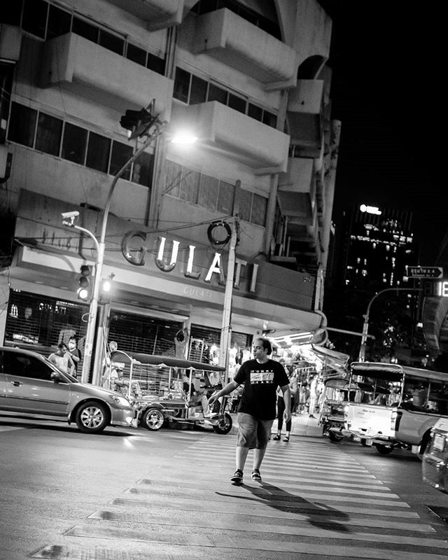 dlsdigitalarts's tweet photo. Just walk .
@dlsdigitalarts #streets #streetlife #streetphotography #streetphotographers #streetlife #streetsofthailand #streetsofbangkok #blackandwhitephotography #thailand🇹🇭 #travelling #travelingphotographer #traveltheworld #travelphotographer #fujifilm #fujifilm_xseries https://t.co/RvnnBuQiJQ