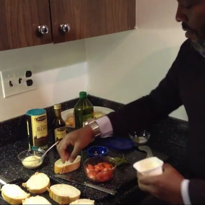 CookingKenneth's tweet image. Preparing quick easy recipe 3 days a week.youtu.be/SReGpzU0TCY