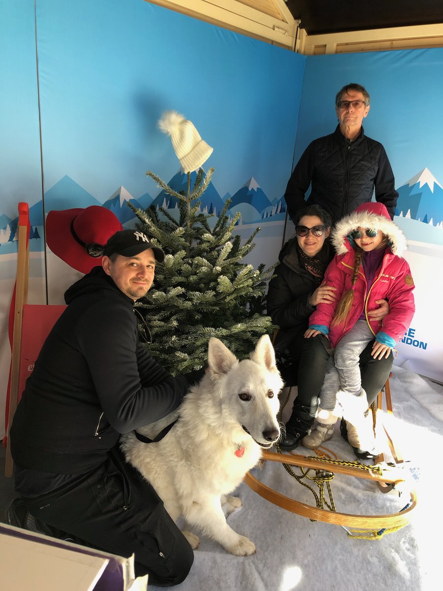 LassagneSandra's tweet photo. Prenez la pause devant l'objectif des photocall de aires de l'Isle d'Abeau (A43) et du Jura (A39). 
Bonne route et bonnes vacances à tous nos amis à 4 pattes et à leurs compagnons à 2 pattes ! #APRRcontrelabandon https://t.co/5egD4UQR3t