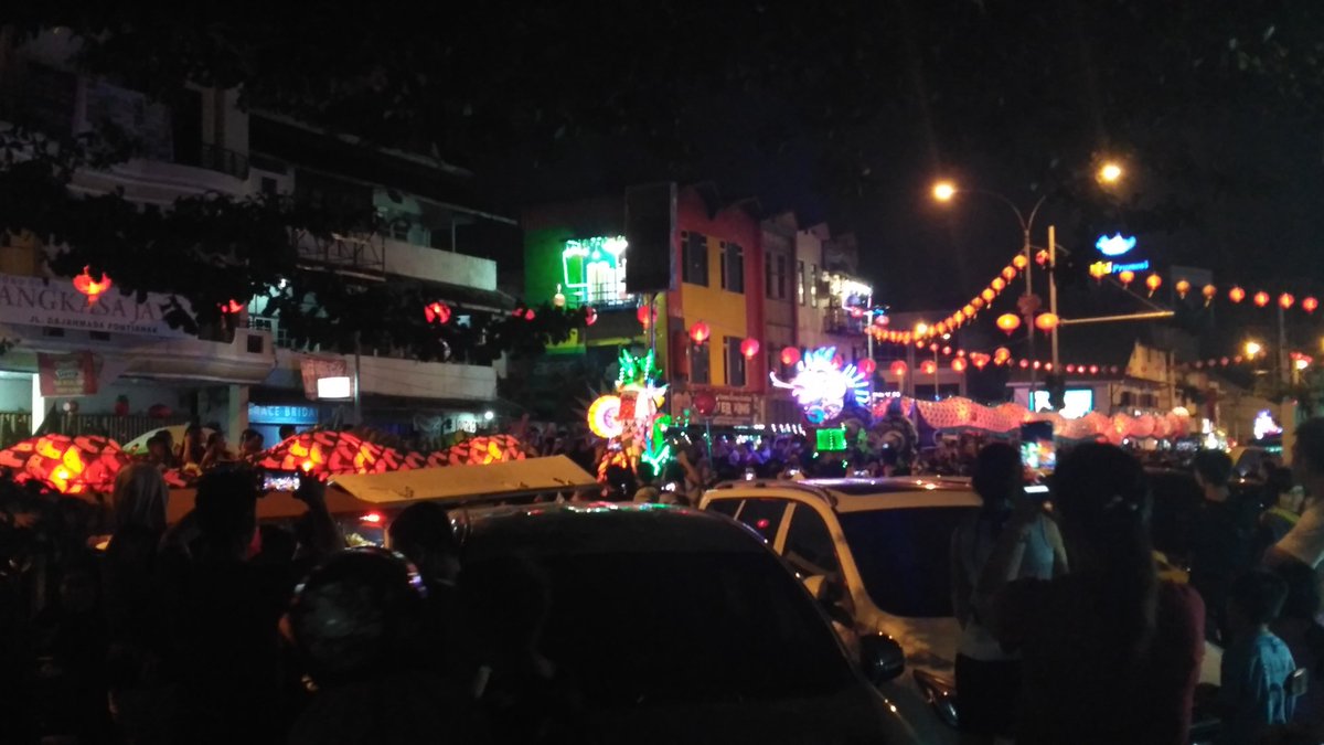 DarrylLzkr_01's tweet image. 8/02/2020. Right now.
The one day all Chinese-men have been waiting for. The last day of the Chinese New Year Celebration.

The CNY Festival.

Happy #ChapGohMei everyone!!
Damn... I wish I had a drone XD😂
#ChineseNewYear #ChineseNewYear2020 #CapGoMeh