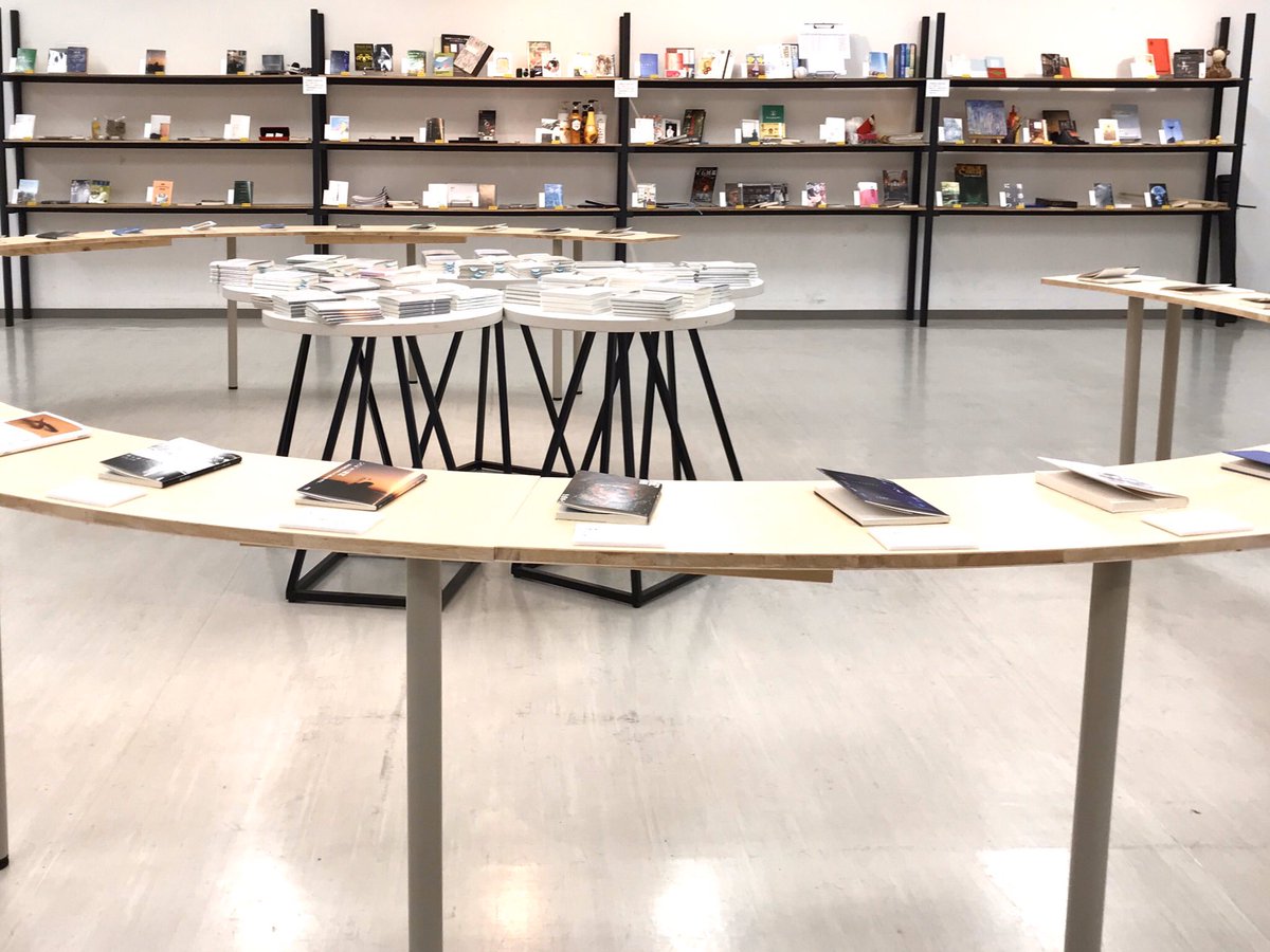 Manabu Kawada いよいよ今日から京都造形芸術大学 卒業展がはじまりました 文芸表現学科は今年もブックカフェをやっています 初日から大勢の方にお越しいただき感謝 感謝です 16日まで9日間の会期 どうぞよろしくお願いいたします Manabu Kawada いよいよ今日から京都造形芸術大学 卒業展がはじまりました 文芸表現学科は今年もブックカフェをやっています 初日から大勢の方にお越しいただき感謝 感謝です 16日まで9日間の会期 どうぞよろしくお願いいたします