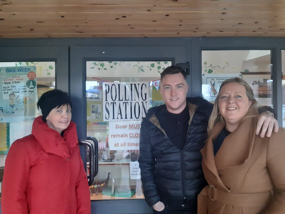Delighted to be able to cast my own ballot earlier in #Inagh. Great to bump into Mary McKee and her son Patrick Healy who came #HomeToVote for me. Thank you to each and every person in #Clare who has already voted for me today or plans to before the polls close at 10pm #GE2020