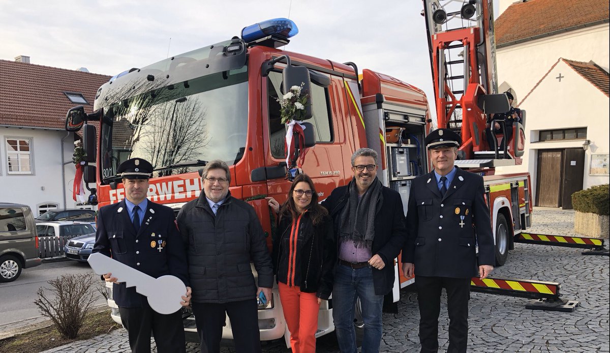 Einweihung und Segnung der neuen Drehleiter

Strobl Robert 1. Kmdt. FFW Gilching
Klingelmeier Michael 2. Kmdt. FFW Gilching
Heinrich Lenker, Freie Wähler Gemeinderat, 18 Jahre Vorstand FFW
Pia Vilsmayer, FW Gemeinderätin 
Matthias Vilsmayer, Freie Wähler Gemeinde-/Kreisrat