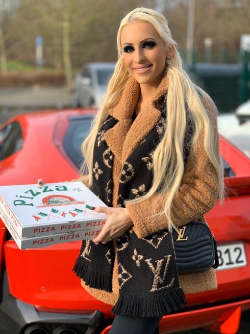 Sch&ouml;nen Samstag Nachmittag euch! Passend zum Italiener gab es heute bei mir Pizza 🍕 https://t.co/77V<a href="/tag/ferrarif8spider"class="tags"><span>#ferrarif8spider</span></a>
