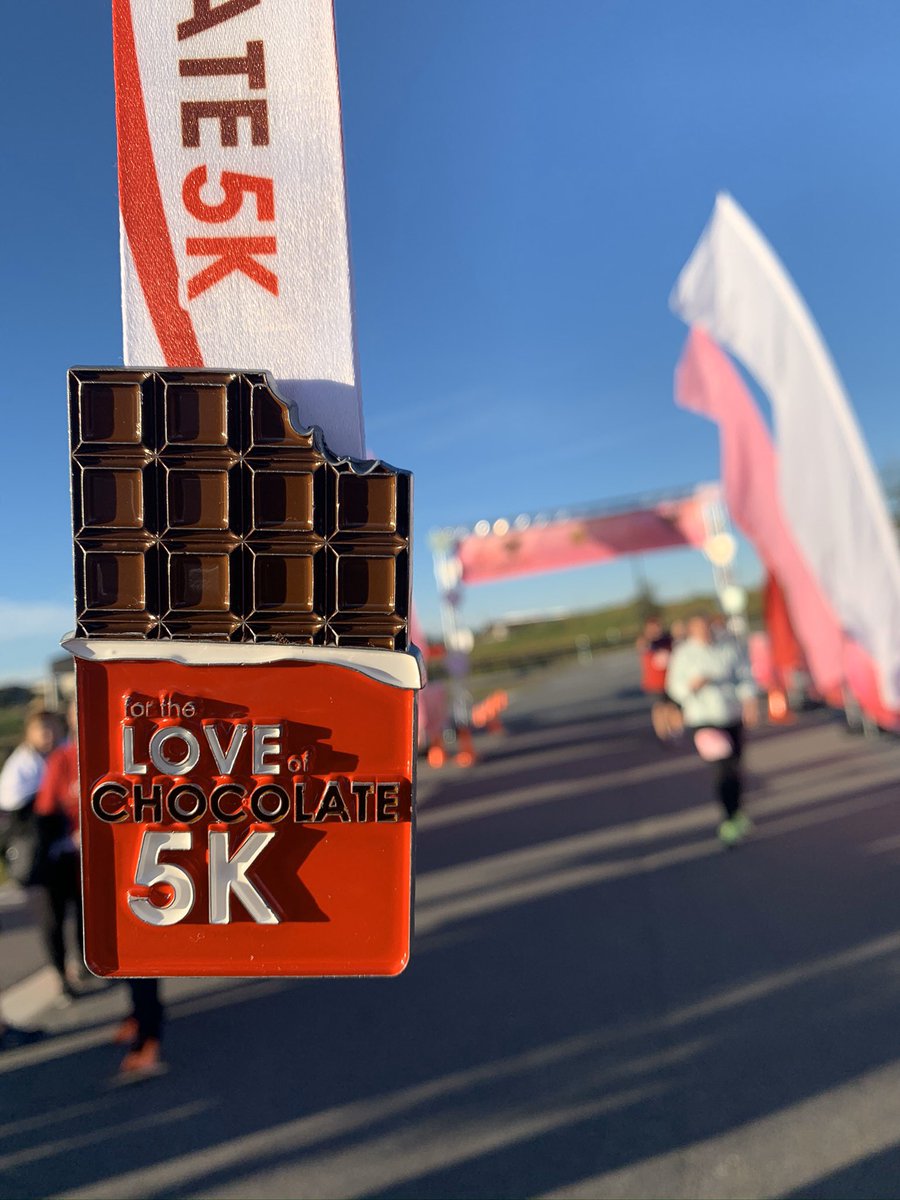 dougmcd's tweet photo. A little cold, but when you have a chocolate run in your neighborhood ๐ซ๐ฅถ #runDMC #runforchocolate https://t.co/ilQ0G1uAuL