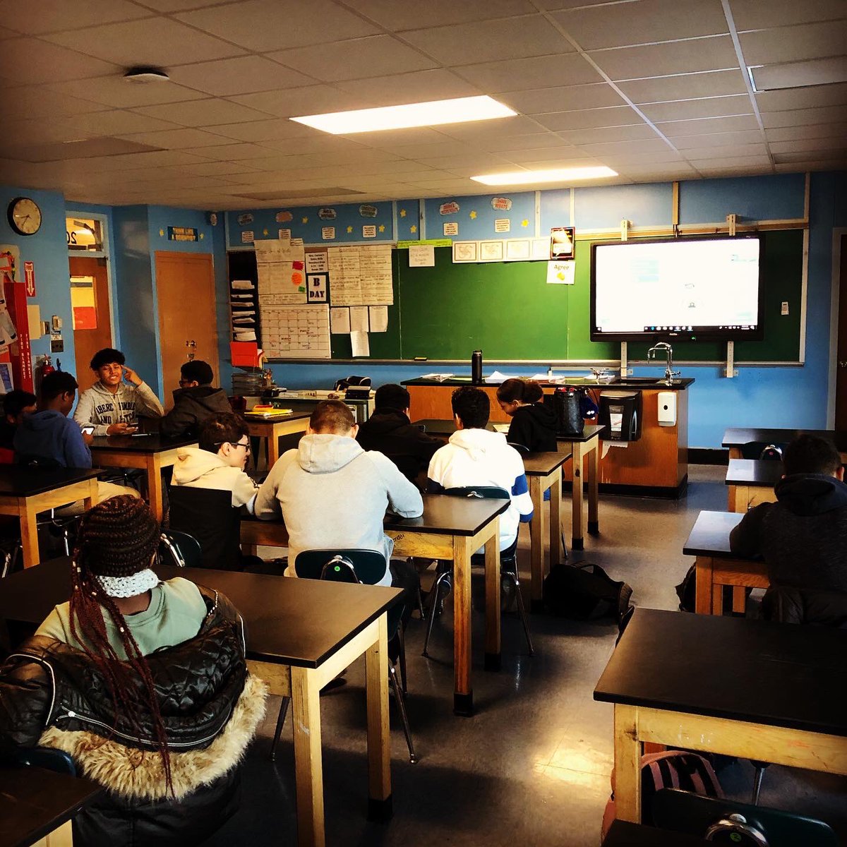 JamieCorrao2's tweet photo. My students using #Peardeck in their 8th grade Living Environment class! What a great tool to actively engage students in the learning process while also strengthening knowledge on content specific vocabulary. #THMS #engagingmolloy @kemnitzer3 https://t.co/Z1tSQmN0Fl