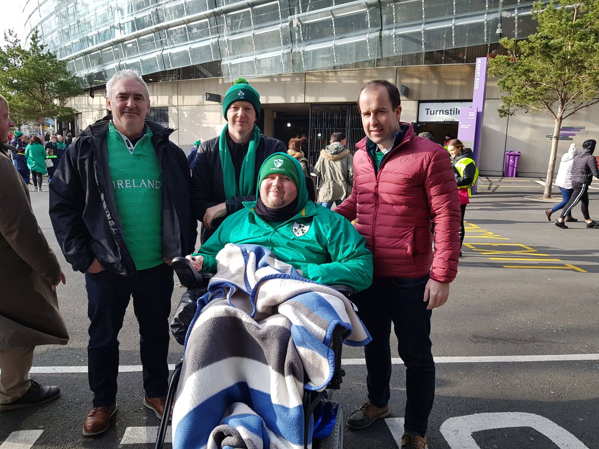 BarryMoloney2's tweet photo. #ShoulderToShoulder https://t.co/4xjVJSIWLm
