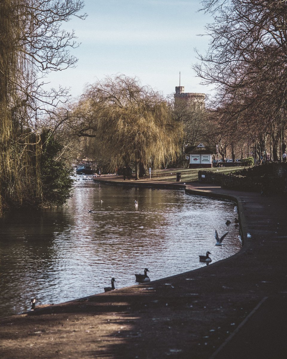 benacross's tweet photo. Windsor never ceases to amaze me. Even when you've seen the views your entire life. #riverthames #windsor #hometown #castle #views #windsorcastle #walk #riverbank https://t.co/UK4jyXr5BE