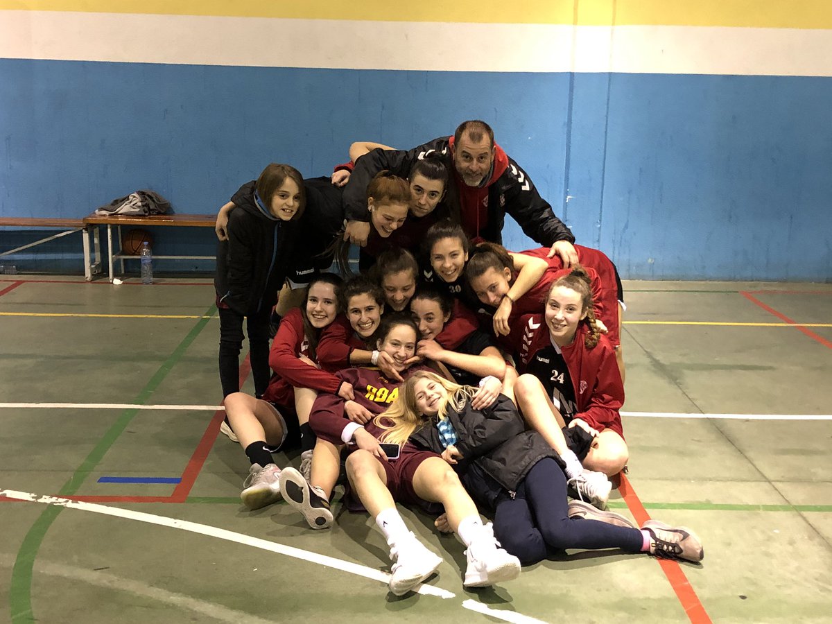 BVM2012's tweet photo. 🔴⚫️CONSTRUCCIONES MARINO BVM2012 ⚫️🔴 

EQUIPAZO!!!! 

#seniorfemenino
#BVM2012 https://t.co/k3mlAvFdUJ