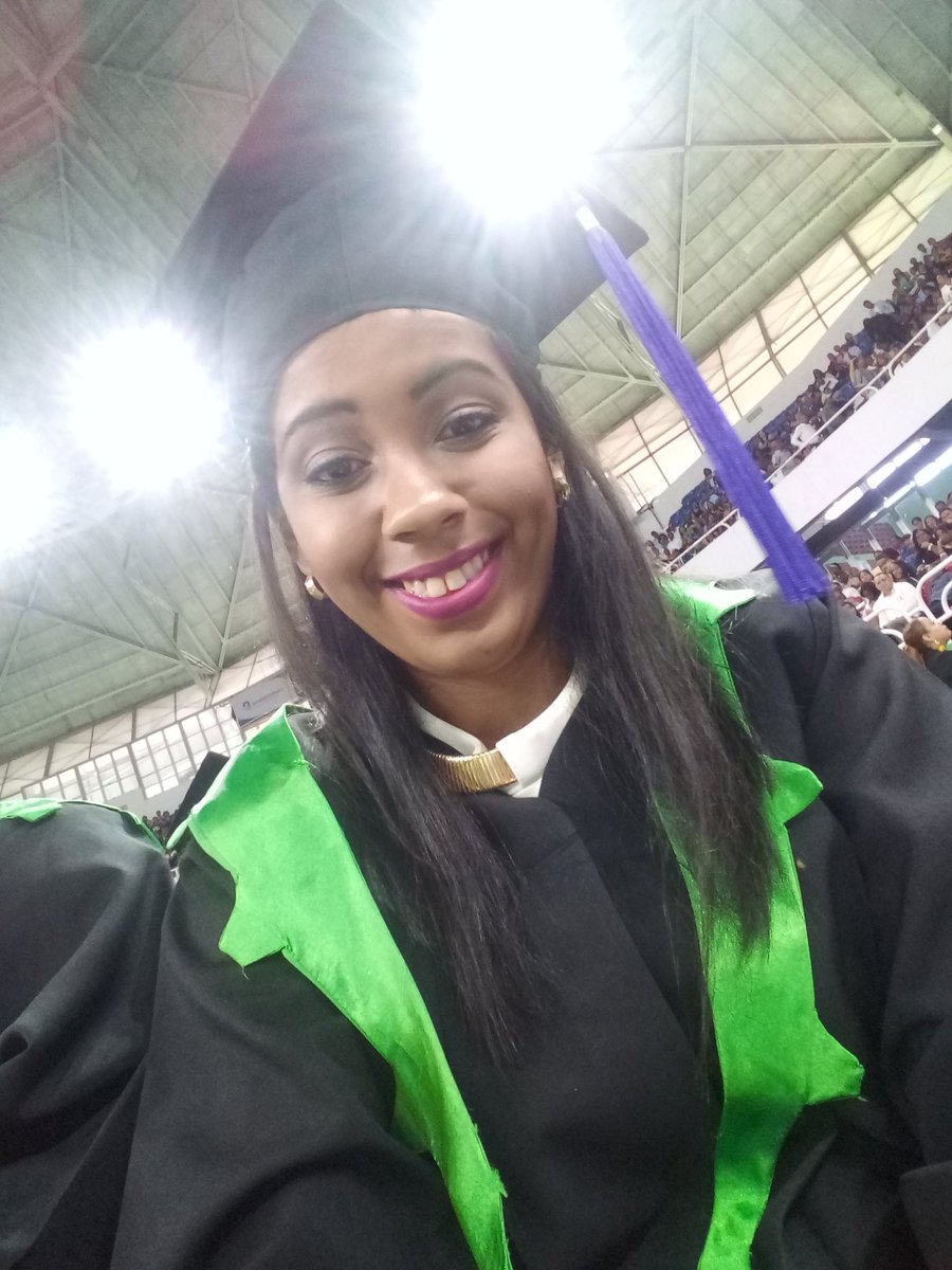 CarolinaLay23's tweet photo. Oficialmente Licda. En Comunicacion Social con honores. 
Gracias a Dios por todo 🎓❤ https://t.co/MJnCnMfODB