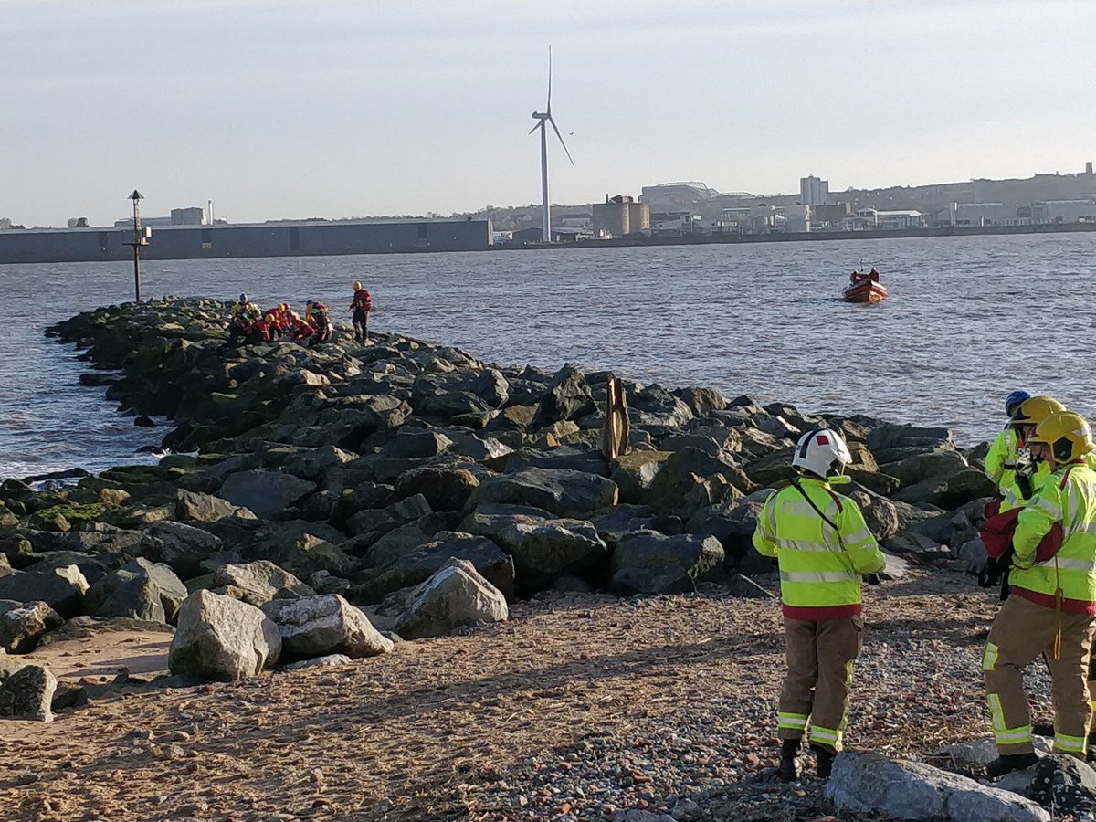 NWAmb_HART's tweet photo. Great use of the #Caterpillar in multiagency rescue.
@MerseyFire @MCA_media @NWAmb_HART
What do you call it?
#HandOverHand
#LineRescue https://t.co/LoRlh705mR