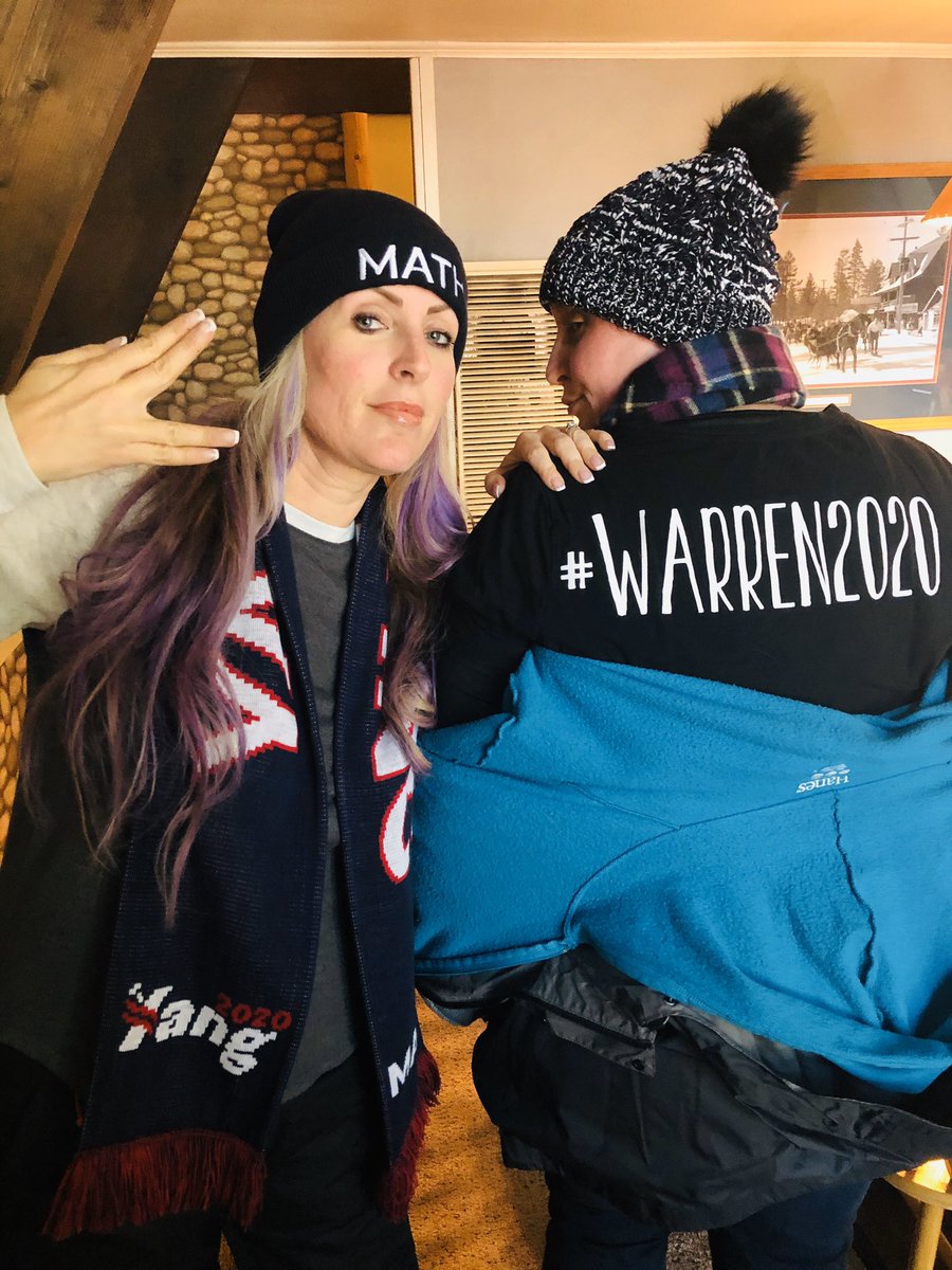 Oh snap. She’s got her @ewarren threads on! Reppin’ for @AndrewYang on the slopes. #GirlFight #BlueSisters #Yang2020