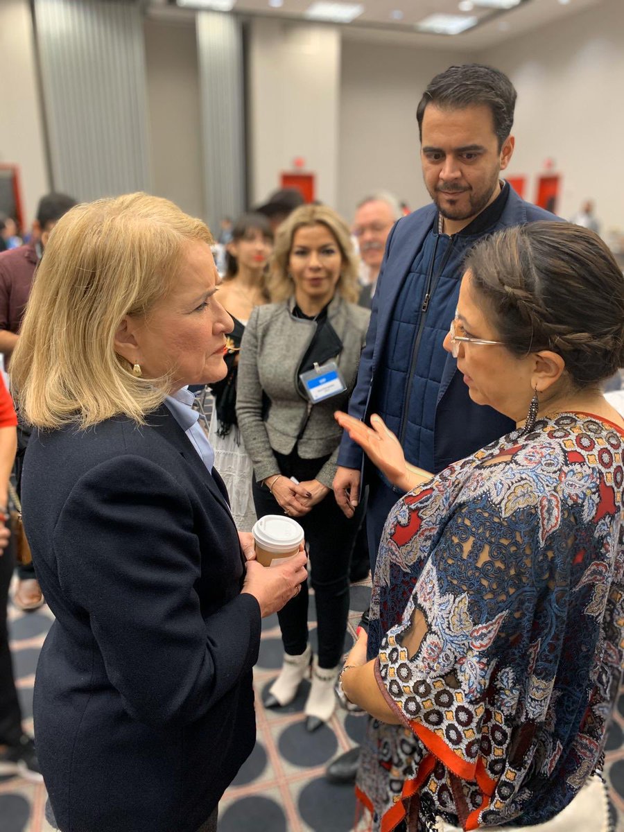ConsulMexHou's tweet photo. Siempre preocupados por la educación, hoy asistimos al Career and Education Day 2020 #CEDHOU de @Hispanic_Forum. Un gusto coincidir también con nuestros aliados e intercambiar opiniones sobre la importancia del trabajo conjunto para poder ofrecerte más oportunidades.
@SRE_mx https://t.co/gcVYYfavx2