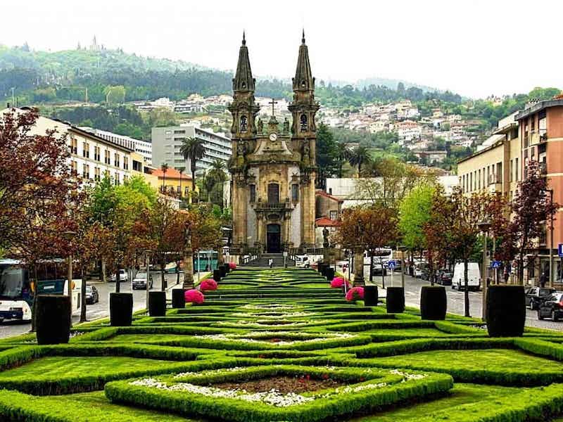 TravelstartKE's tweet photo. The Award-Winning green capital: #Lisbon 🇵🇹 💚 
Let’s look at some of the reasons why people are choosing this part of the #IberianPeninsula to #travel this year ✈️

Find out more: https://t.co/Cg2SfUargZ https://t.co/QK93Yr1TLY