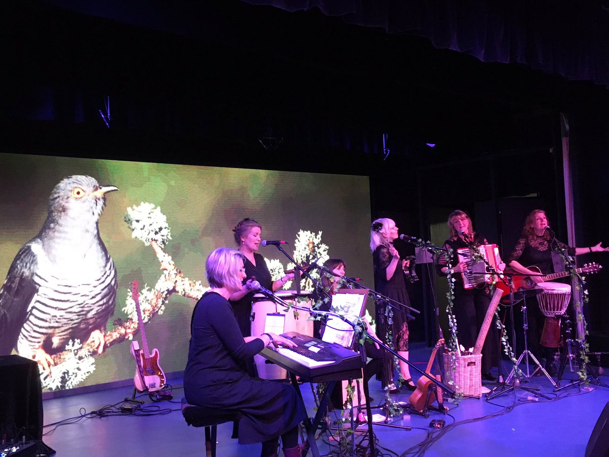 eagleiukcom's tweet photo. Raven sell out at Spotlight Theatre in #Bridlington All proceeds to @Bempton_Cliffs @SingingRavens https://t.co/fLRdHsiixe