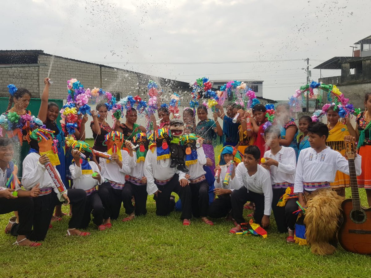 PoliciaEcuador's tweet photo. En #Sucumbíos garantizamos la seguridad durante el desarrollo del "Primer Carnaval Amazónico", en coordinación con 31 unidades educativas de #LagoAgrio a fin de fomentar una cultura de paz. https://t.co/1xRHDmR88X
