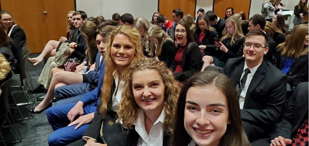 ClintonFBLA's tweet photo. We had such a good day at districts in Warrensburg on Tuesday. We had 60 people compete and 26 qualified for state! https://t.co/6yOgH02LZ5