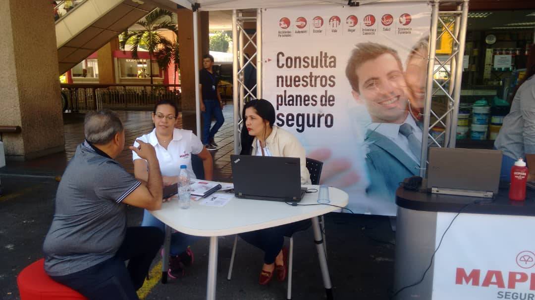 MAPFRE_VE's tweet photo. Ya estamos en el #CTCShow en el #GaleriasPradosDelEste #Caracas, ofreciendo nuestros productos y servicios con un insuperable ajuste ¡Sólo por el evento! Así que aprovecha y acércate ¡Te Esperamos! https://t.co/ijQuwbR9Yv