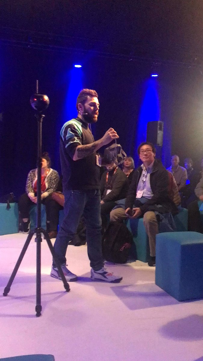 Laurentedtech's tweet photo. Toujours un plaisir de partager ses activités concernant le numérique et la VR / AR ! Merci à tout ceux présents ! 😉👍 #SETT2020 https://t.co/ziFShENIyb