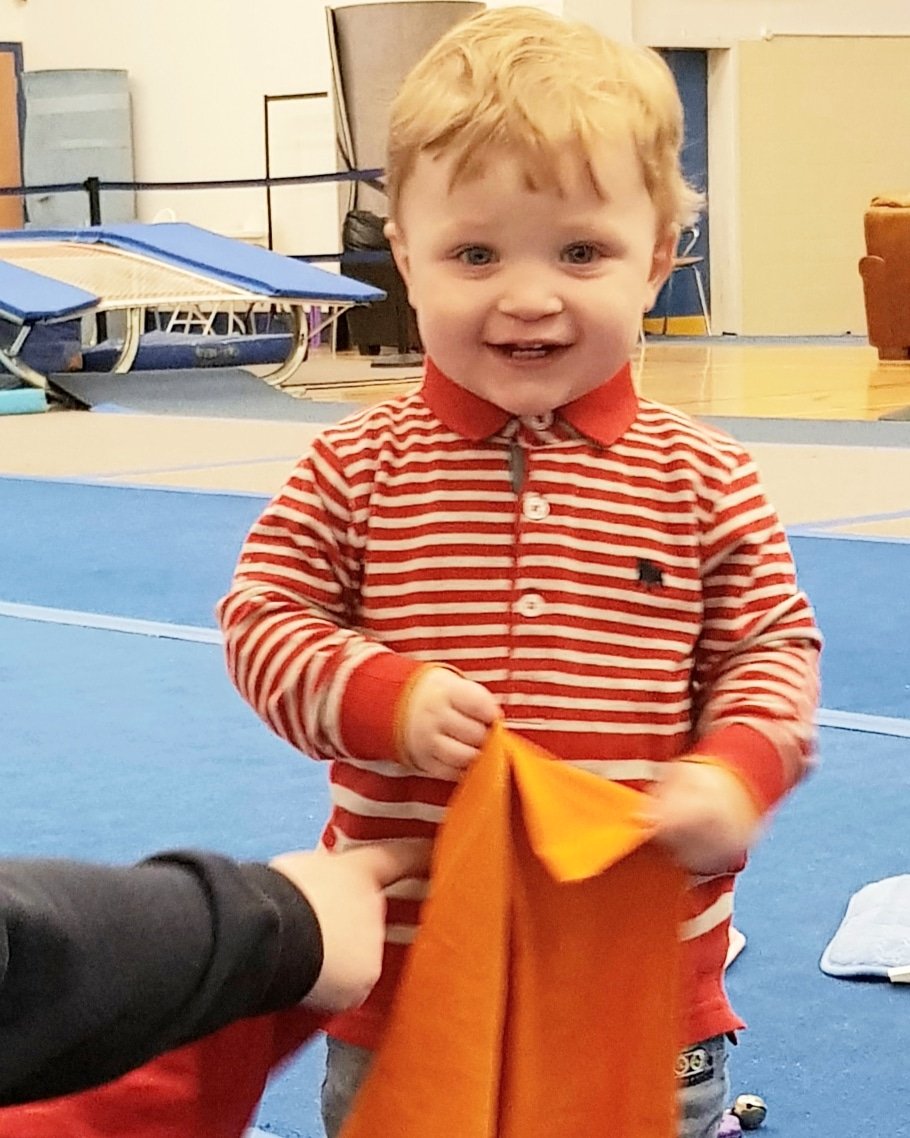 Joining in,playing peek a boo at our Musical Minis session. 
facebook.com/MusicalMinisTe…
#imamusicalmini #musicalminis #teesside #billingham #inglebybarwick #musicclass #EYFS #toddlerclass #makingmusic  #babymusicclass #learningmadefun