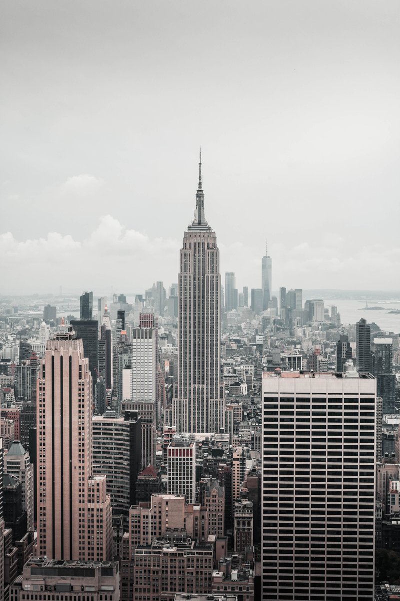 ConradMidtown's tweet photo. Classic New York City views from Top of the Rock. Our convenient location is steps away from the best spots in Midtown Manhattan. Reserve your stay today: https://t.co/oyJF9J1EUT https://t.co/lwP95OVWs0