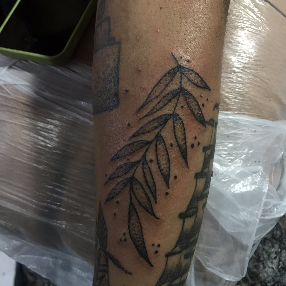 ferraizin's tweet photo. Flash tattoo https://t.co/rLLb2lMreN