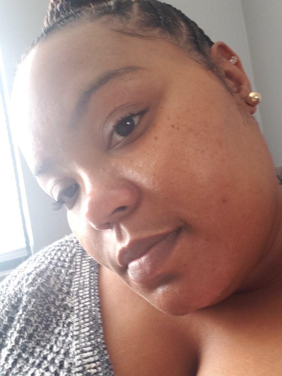 Veapeachy529's tweet photo. Selfie Saturday #feelingcute #reallashes #veapeachy #freckleface #needsomegloss #goodmorning https://t.co/L27GMvLBpp