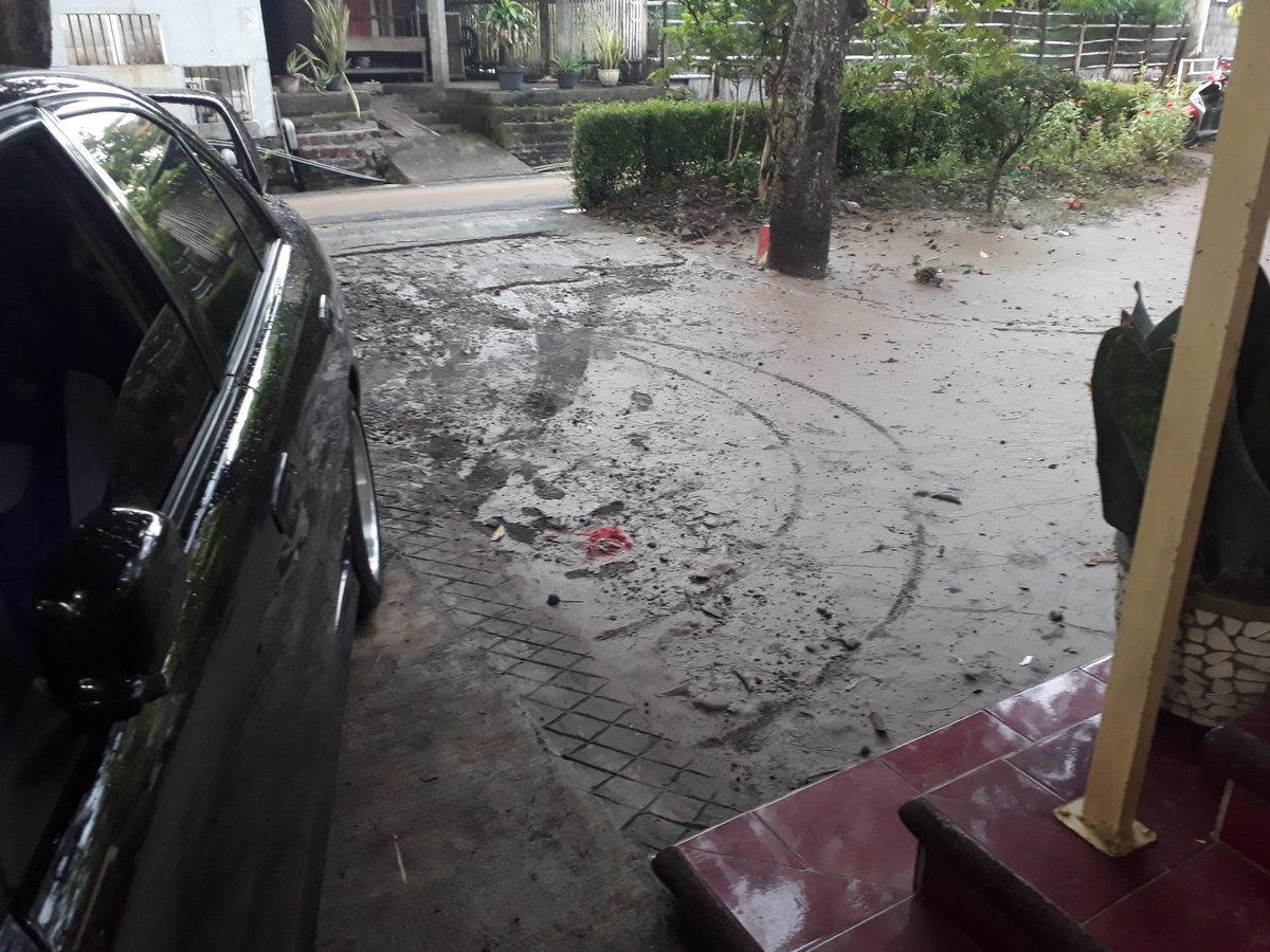 salimsky2013's tweet photo. Bekas banjir https://t.co/e0qzEAo0uC