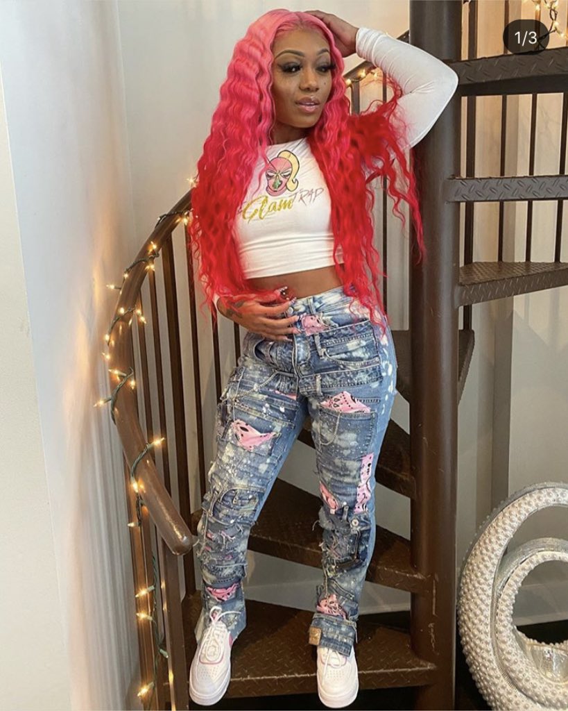 Aaliyahpretty21's tweet photo. Jeans by me even though she didn’t wanna tag me cause i didn’t do them for free https://t.co/l9r4mTZUkQ