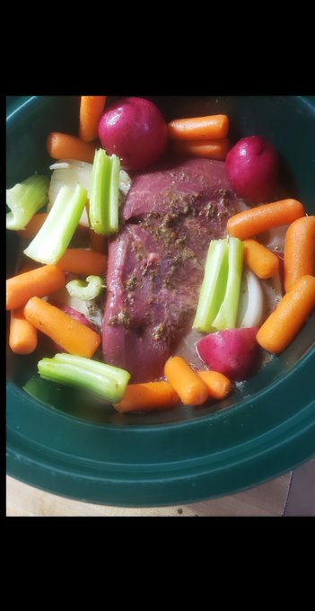 Smelling good in my house 💕 #SaturdayMood #yummy https://t.co/uVHAXssT98<a href="/tag/saturdaymood"class="tags">#SaturdayMood</a><a href="/tag/yummy"class="tags">#yummy</a>