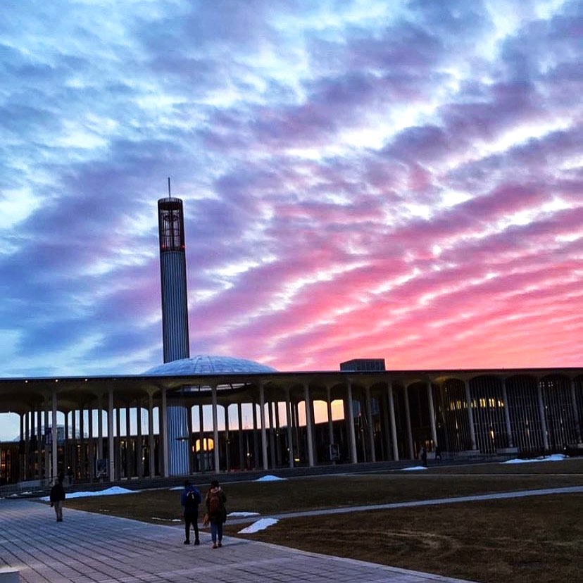 ualbany's tweet photo. We had quite the sunset this week! 

📸: Bellasimonds (Instagram) 🌇 https://t.co/oYLjNfXLPw