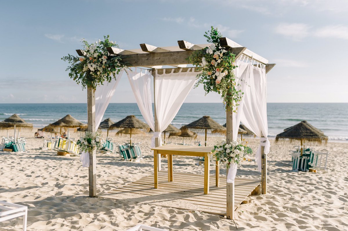 ArtFlowersPT's tweet photo. Оформление Свадебной Арки натуральными цветами🎊🌿🌊
Пляж Costa de Caparica, Portugal 🇵🇹 
https://t.co/rcs5E45GRG
#свадебныйдекорпортугалия  #флористпортугалия  #свадебныйдекораторлиссабон   #floristalisboa #floresdecasamento #floristadecasamento #weddingflowersportugal https://t.co/OfWgGredFY