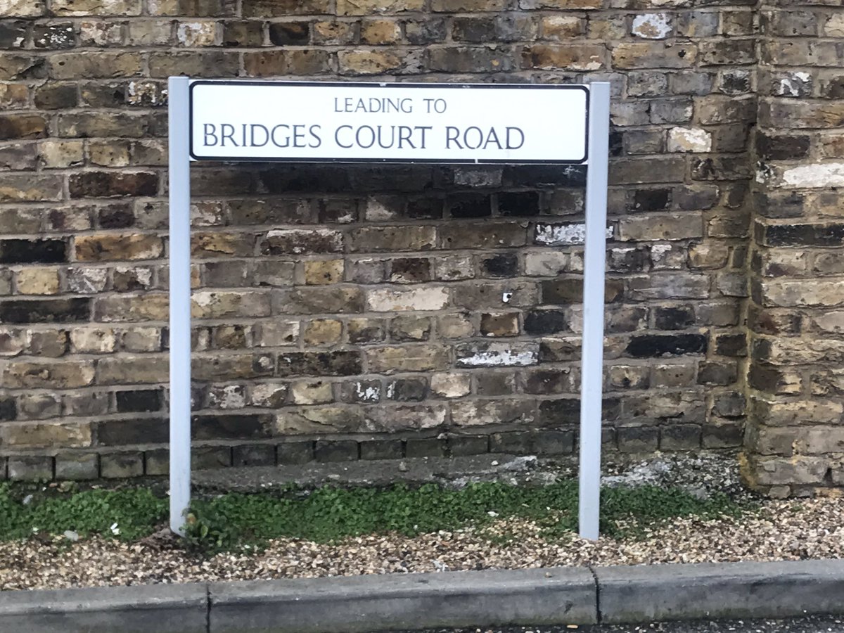 holland_tom's tweet photo. The delicate fingerprints of the past are all over the #Falconbrook here: Bridges Court echoes the medieval manor which stood by the river; York Road its acquisition by the Archbishop of York. Palm oil for candles came up Battersea Creek, as the river’s final stretch was called. https://t.co/8y1D6ubr8X