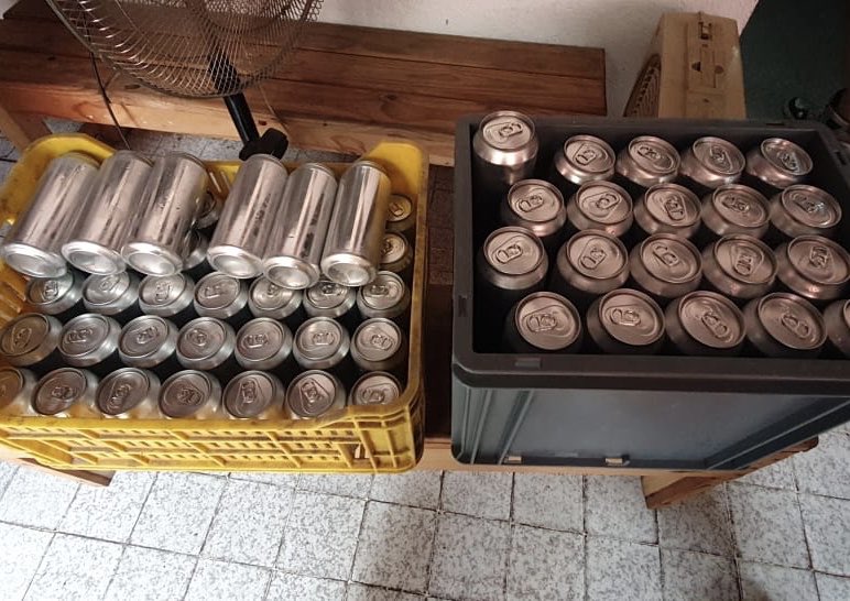 birralama's tweet photo. Gracias #enlatadora.lata nuestro primer set
#britishgolden 🍻👈
#scottishexport 🍻👉

#craftbeer #cervezaartesanal #verano #Summer2020 https://t.co/wSyzRBy8W4