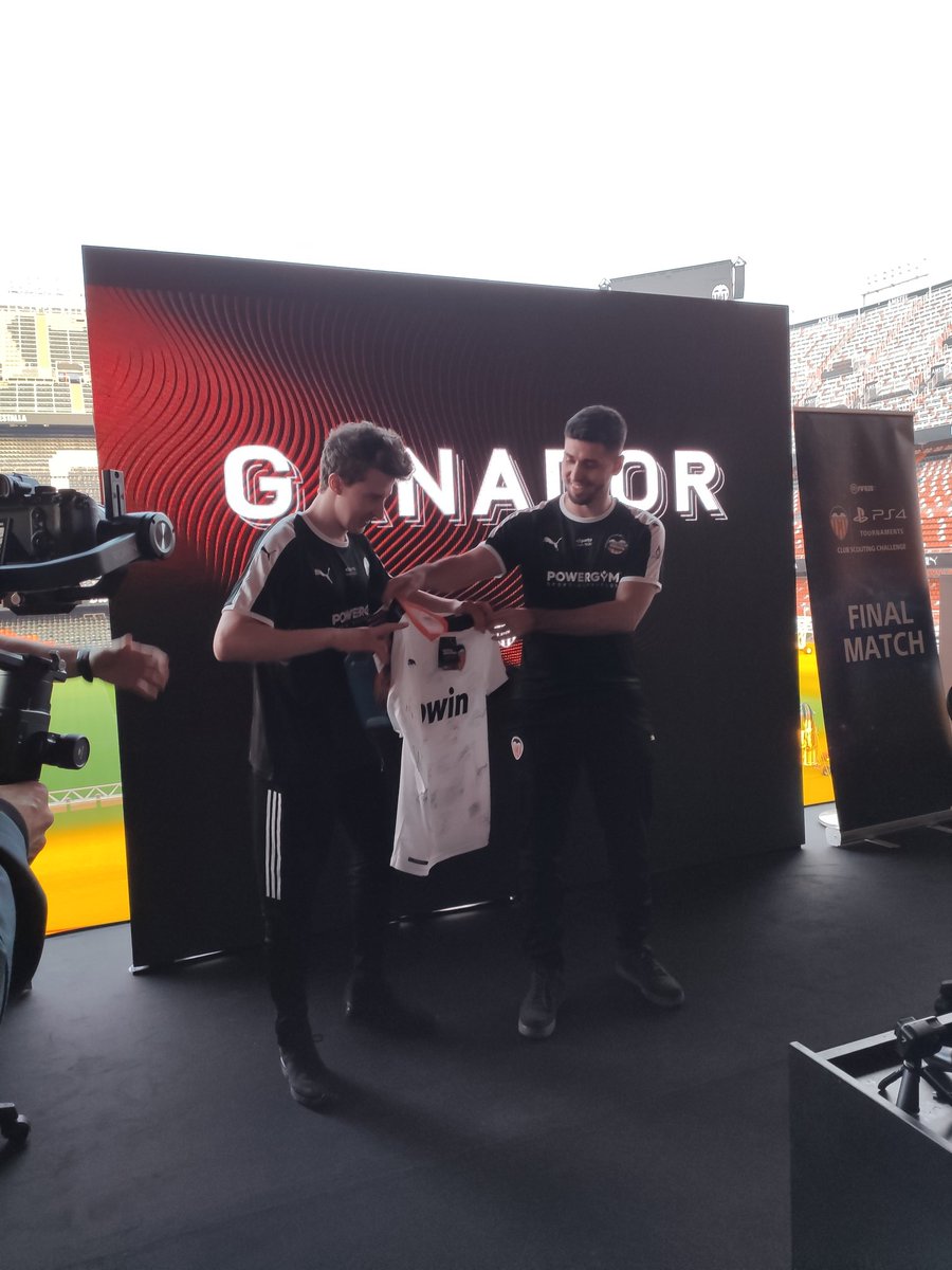 VCFeSports's tweet photo. #GANADOR | OliverSigurdsson se convierte oficialmente en el nuevo jugador del @VCFeSports y @PowerGym_Nutrit.

#PowerGymVFCeSports https://t.co/WYv7rwhWzC