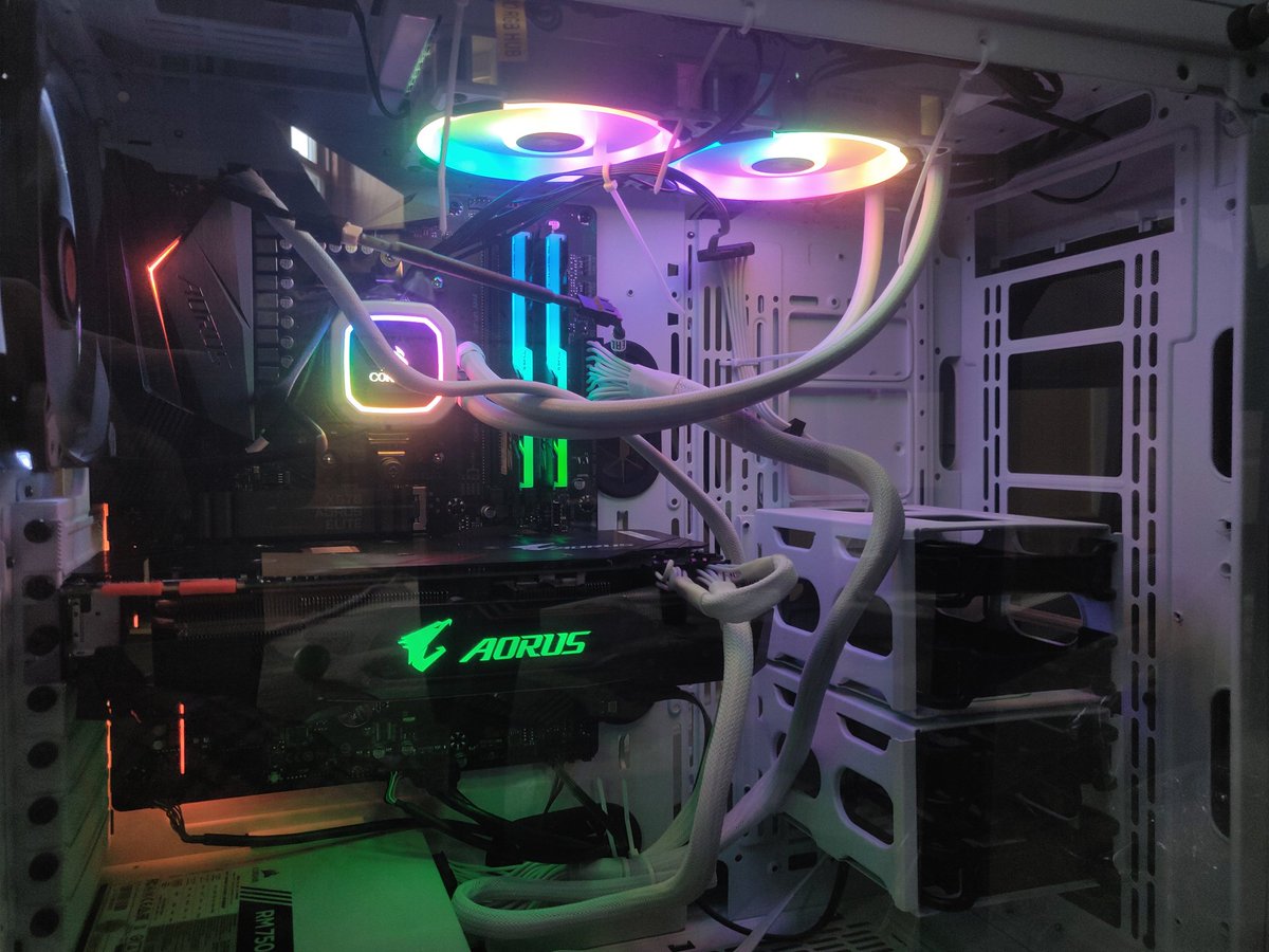 SimSportCarollo's tweet image. Together! Just have to put windows on and we are good!