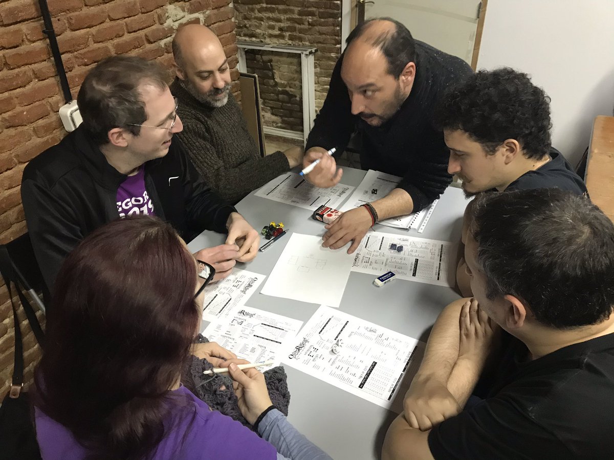 wb_publishing's tweet photo. Buena jornada de rol “pirata” con Old Rogers, el juego de rol filibustero en las @bayucablog https://t.co/cgk6VeEOdC