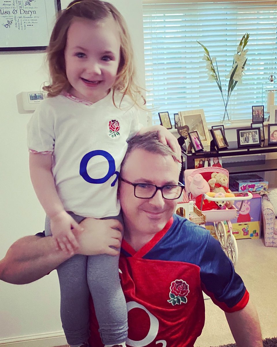Opteka's tweet image. Gracie-Beau &amp;amp; I ready to cheer on @EnglandRugby as they take on @Scotlandteam #SCOvENG #CarryThemHome #WearTheRose @O2Sports #GuinessSixNations @SixNationsRugby @canterburyNZ