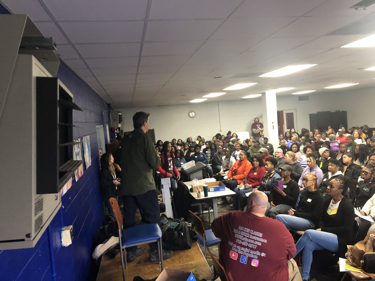 votePASTOR's tweet image. 200+ women are attending our FREE All-Women CCW course! Look at this picture carefully, women are stepping up to legally defend and protect themselves. @BuckeyeFirearms @NRA #2AShallNotBeInfringed @HamCoGOP @LPOhio