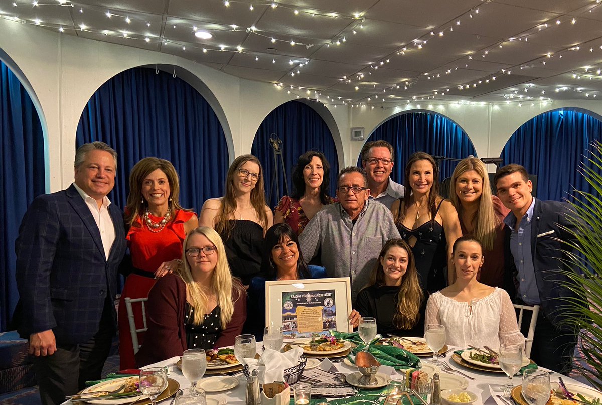 ChipLaMarca's tweet image. I’m so proud of my friend Suzanne &amp;amp; the other Lighthouse Point Keepers for being honored for the great work they do for the youth in our city. @RealDanceLHP, #EliteMartialArts &amp;amp; #TrinityChristianSchool in @LighthousePoint
Thank you for allowing me to be your Master of Ceremonies.