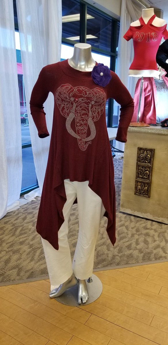 scriptuals's tweet image. #ScriptualLLC setup waiting to greet the JCAC DST Sorors at the Watermark Place, Bessemer, AL.  Will be here till 2 pm. $10.00 Table Items, $20 Closeout Tunics, Cold Shoulders, etc. #DST1913