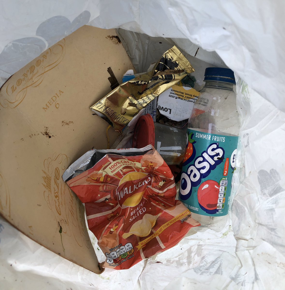 happyhillers's tweet photo. #litter today mostly down the steps adjacent #StonePier #singleusebottle #crisppacket #plasticpots #fishingline #twine blah blah 🙄Panorama of #StonePierBeach the calm before storm #Ciara visits 🌊💨🌊🌧@LitterFreeCoast @LitterFreeDrst @2minbeachclean @KeepBritainTidy https://t.co/WAE7axXNGV