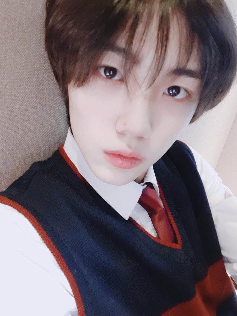 greenhyeyo's tweet photo. 상문고 프린스                  대신고 깜찍이

신송고 첫사랑                  잠신고 도련님 https://t.co/kmL1Rljl1O