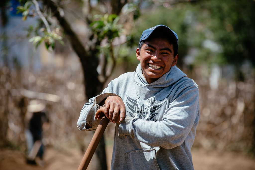 mercycorps's tweet photo. Meet Gabriel, the first person to join our AgriJoven program in Guatemala. In the program, he learned how to improve his crops and invest back into his family's farm—building a better future for himself. #AidDelivers #changemakers https://t.co/lcqGYk1Epf
