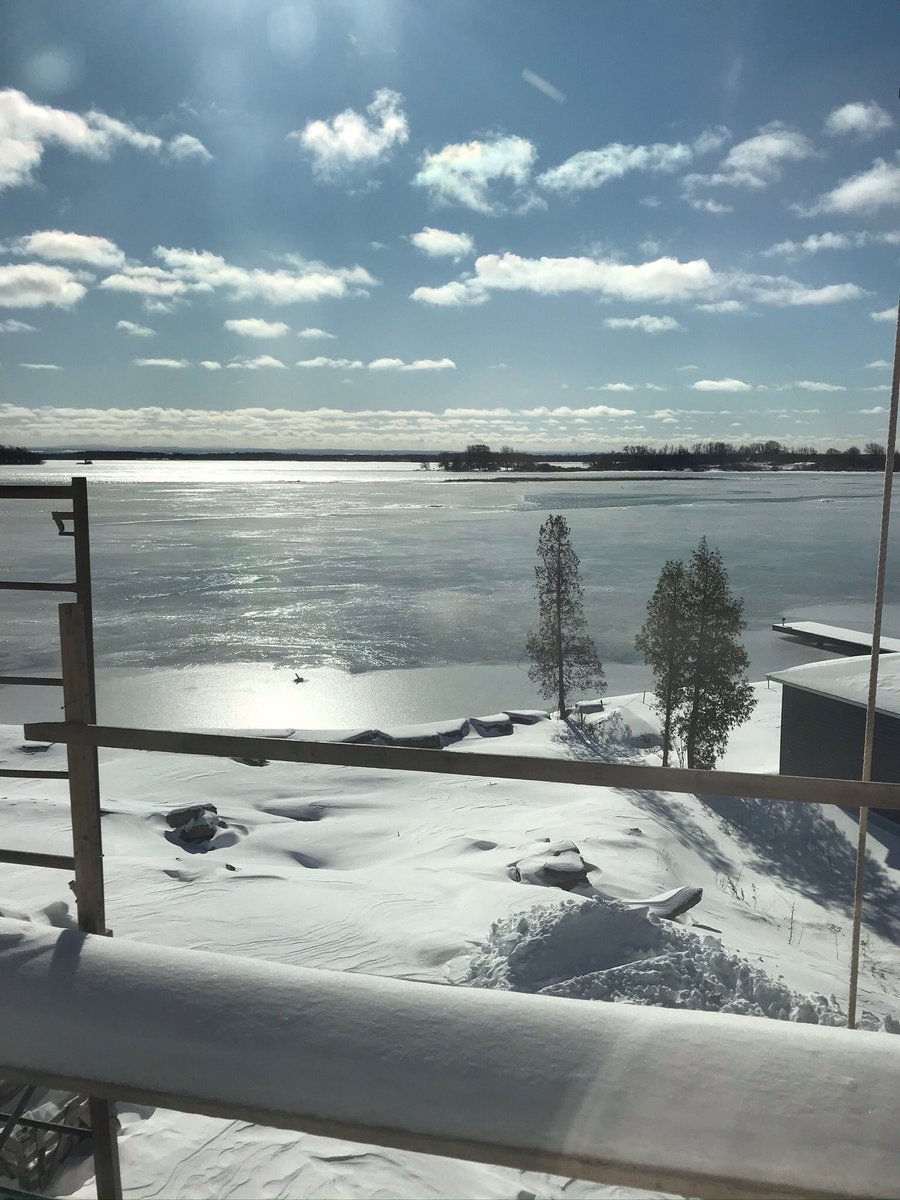 WinmarCO_OW's tweet photo. It took until Feb 8th for the river to freeze in front of the house. I guess that’s what happens when the temperature is -17C and feels like -27C. #winterisfinallyhere @OPurrly @MABUHAYRuth https://t.co/N3IsBnhwx9