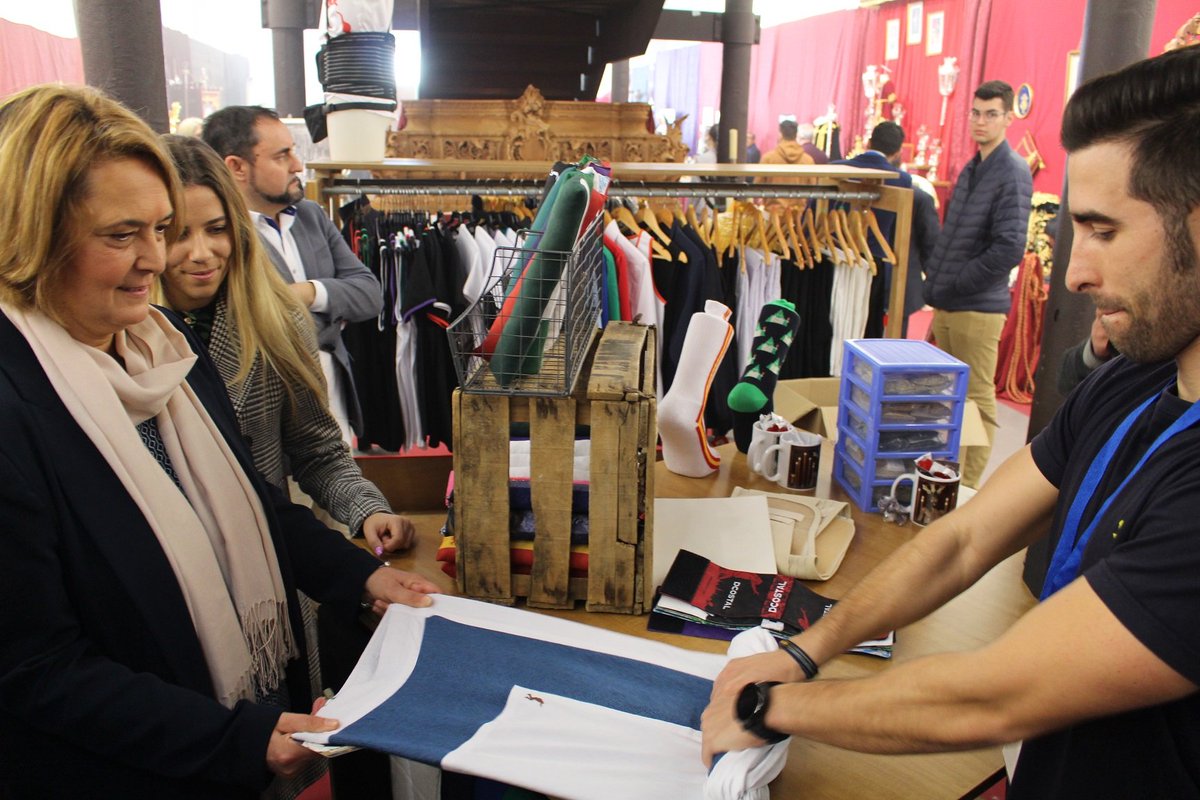 ℹ Feriarco 2020 abre sus puertas.
➡️ En la inauguración de la Feria de Arte Cofrade de Motril, la alcaldesa de la ciudad, <a href="/LGarciaChamorro/">Luisa GarcíaChamorro</a>, ha destacado que dicho acontecimiento es “el signo evidente de que este municipio sabe hacer cosas grandes y a lo grande”.