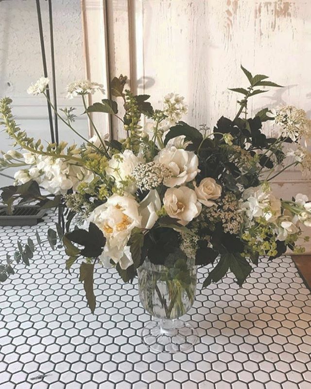 _SpringSweet's tweet image. Valentine’s Day is right around the corner! We’ll have the cooler FULL of flowers, or gorgeous pre-mades for a quick grab and go- or if you’re wanting something custom- email us your orders ASAP! Email lyndsey@springsweet.com or call the shop 616.355.1433 ift.tt/2HapXZy