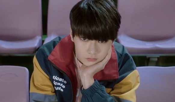 StrayKidsFrance's tweet photo. QUESTION 1 🦊
De quel MV sort ce screen de I.N ? https://t.co/Af1A7vCvvV