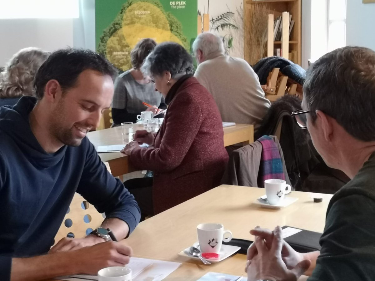 VoicesThatCount's tweet photo. Een nieuwe lichting «ramasseurs» is klaar om naar persoonlijke belevenissen te luisteren!  @TMeetjesland Op naar 1000 verhalen van bezoekers, inwoners en ondernemers #SenseMaker https://t.co/uq7YkmB6sp