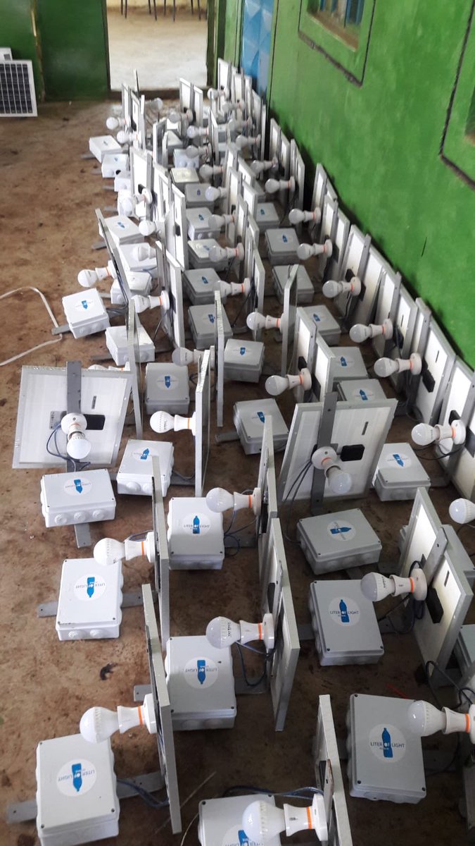 SpringFive__c's tweet photo. It is mission accomplished for Clément in Kenya 🇰🇪 , in the heart of the Masai Mara national reserve.

Over their 6 days of actions, the @LightforceP team has installed 215 street lamps, and distributed 230 individual lamps to the villagers 🙌🏼💡

#sustainability #solarpower https://t.co/2gUbvGCrMb
